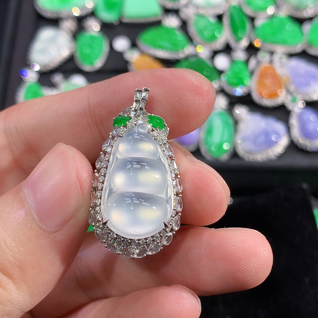 翡翠18K金镶嵌颈饰