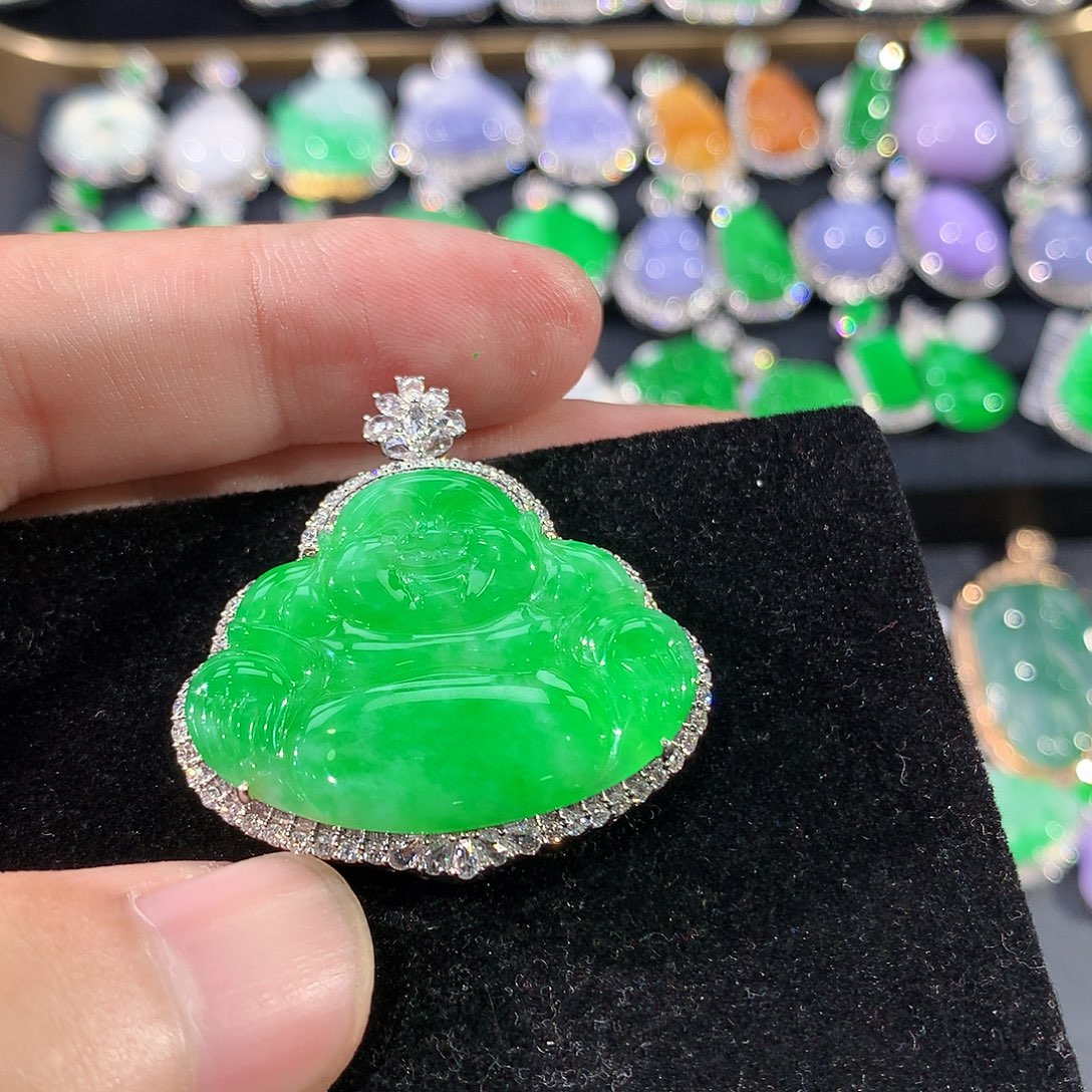 翡翠18K金镶嵌颈饰