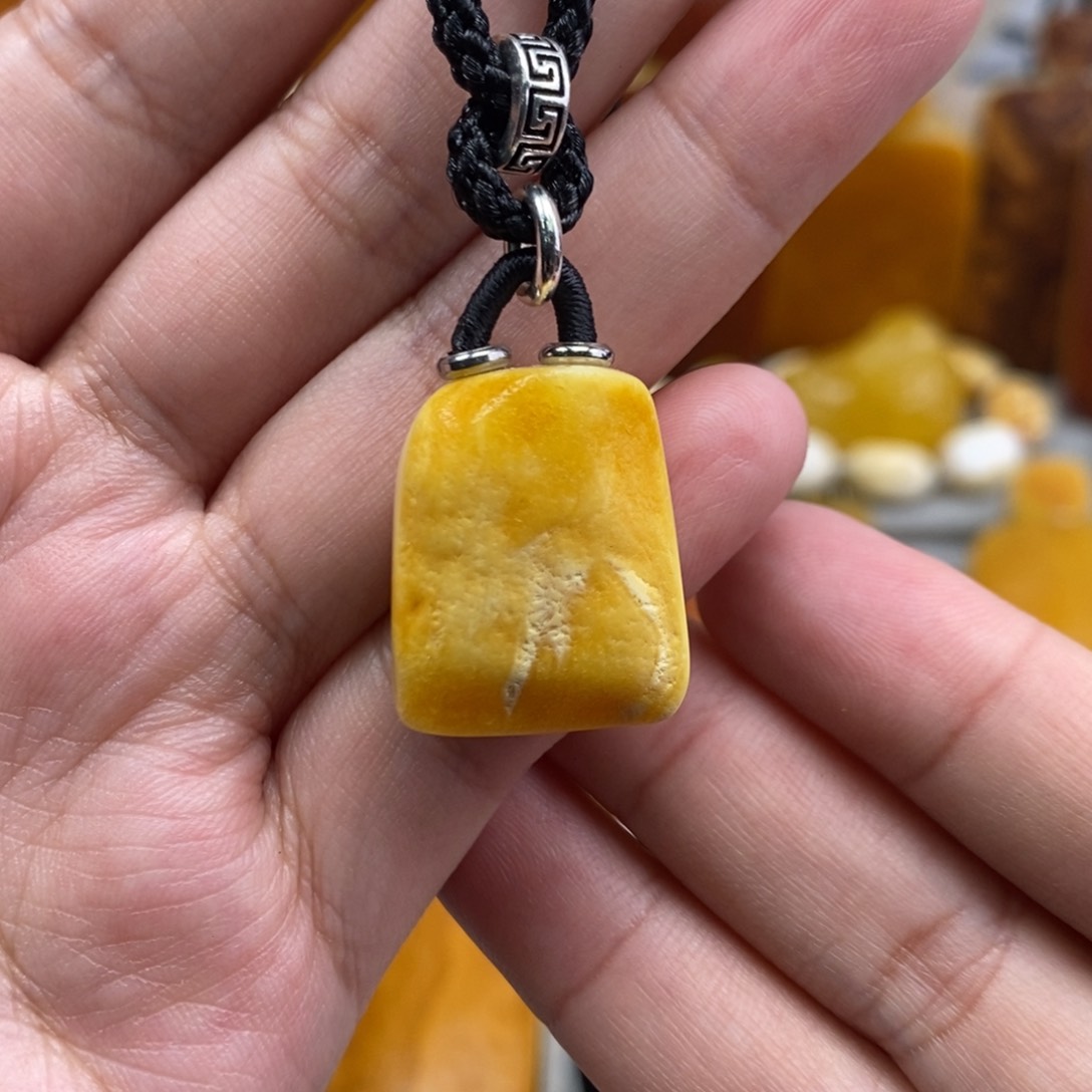 琥珀吊坠(赠链)未镶嵌