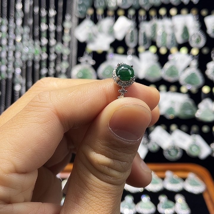 翡翠未镶嵌颈饰翡翠