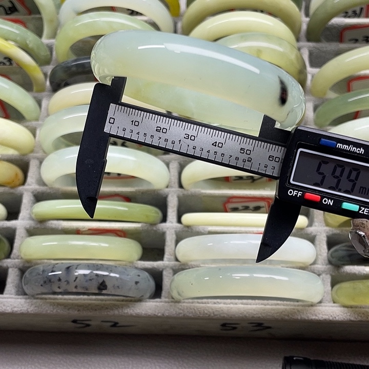 蛇纹石玉未镶嵌手镯234
