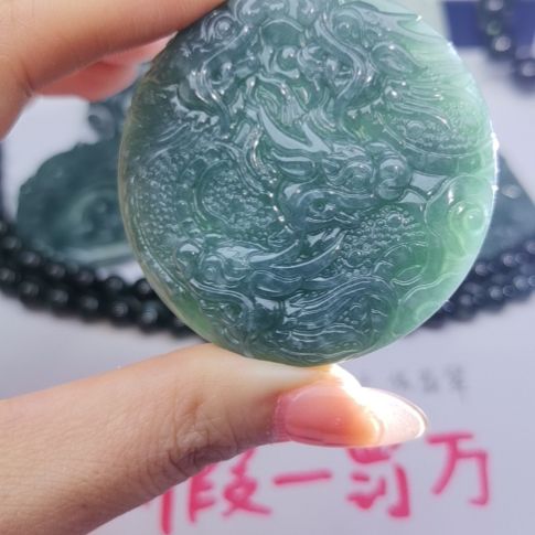 翡翠颈饰未镶嵌天然的A货翡翠多样性发货