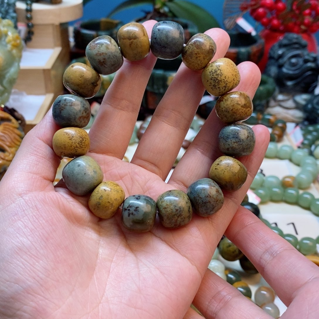 透闪石质玉手串未镶嵌