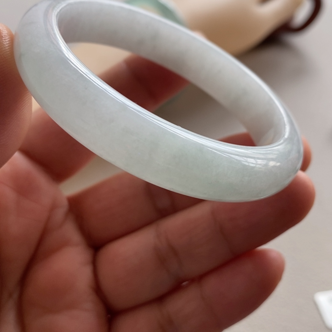 翡翠手镯未镶嵌天然翡翠手镯