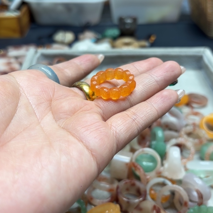 时***然石英质玉未镶嵌手镯