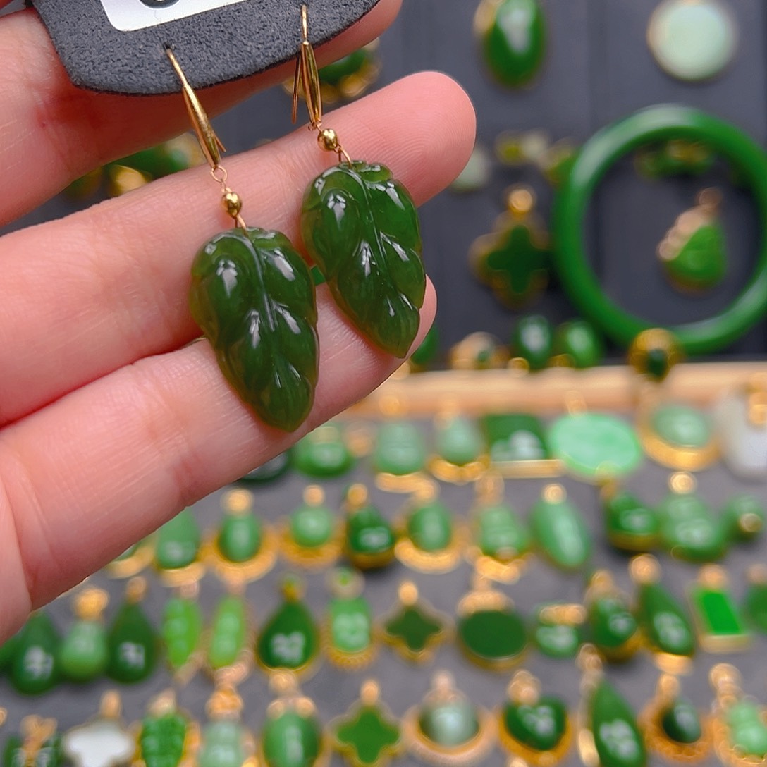 和田玉18K金镶嵌耳饰