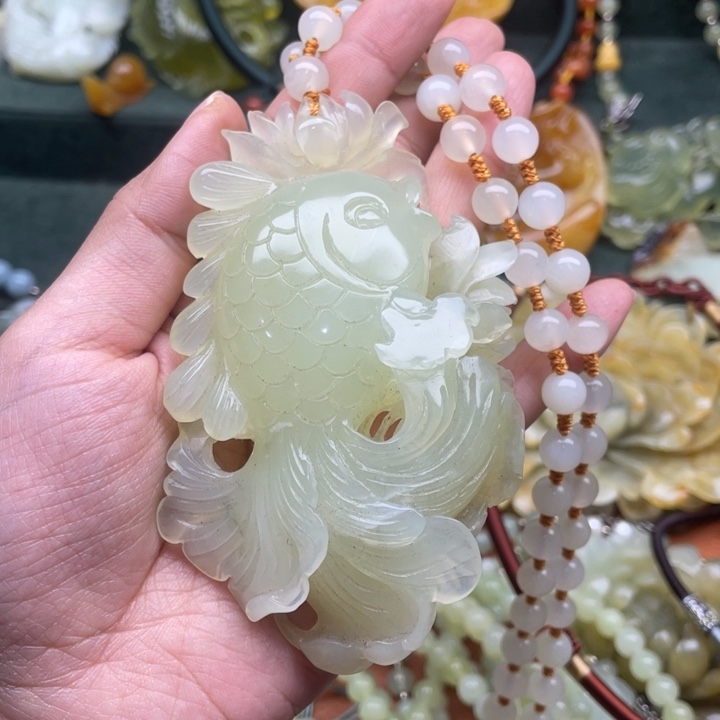 蛇纹石玉吊坠合金