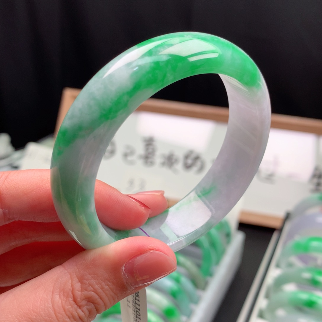 翡翠手镯未镶嵌缅甸