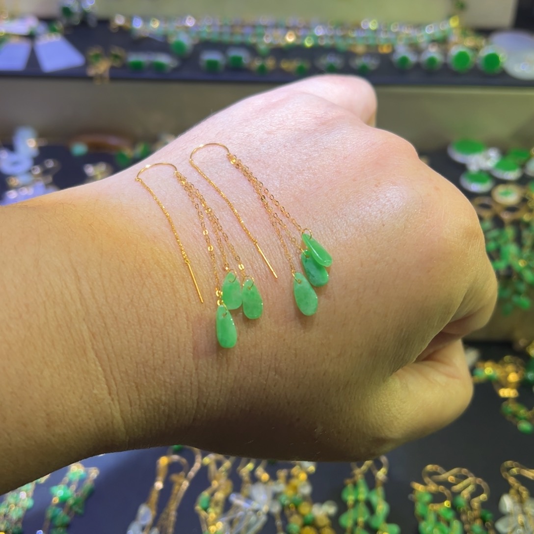 颈饰18K金镶嵌翡翠耳线