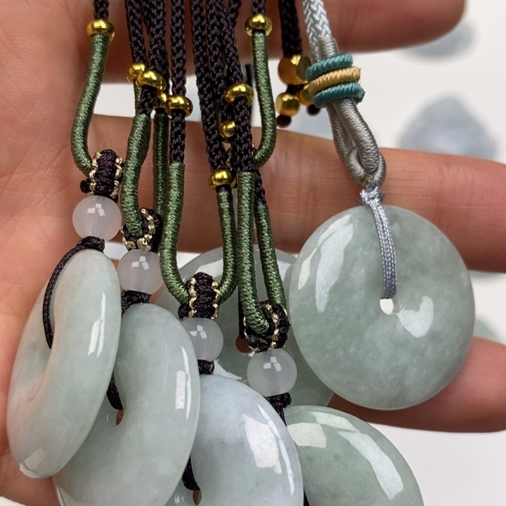 翡翠未镶嵌颈饰平安扣（多样性发其一）