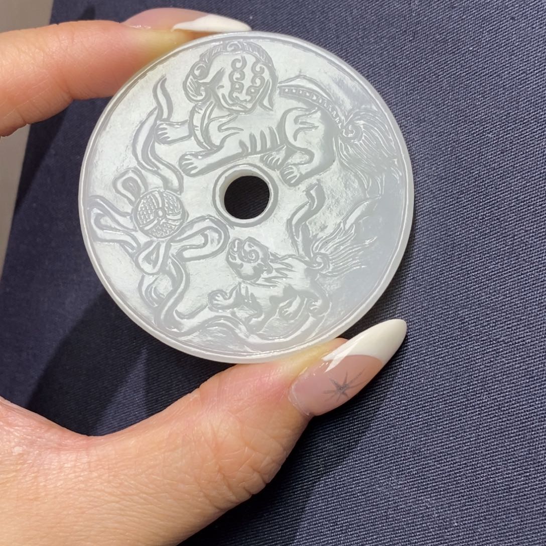 和田玉未镶嵌颈饰太师少保玉璧