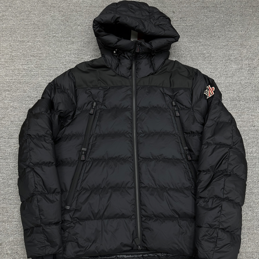 未使用 MONCLER 7码 moncler 新款羽绒服 全新