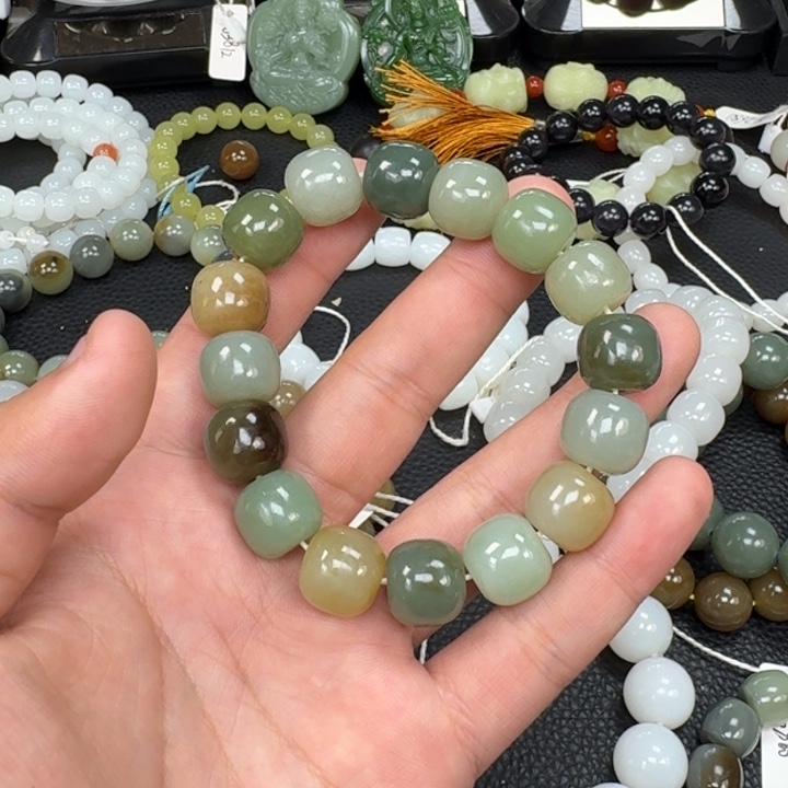 和田玉未镶嵌手串