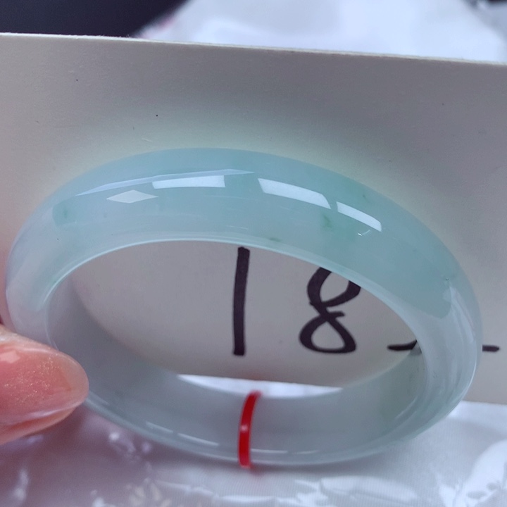 翡翠手镯未镶嵌翡翠