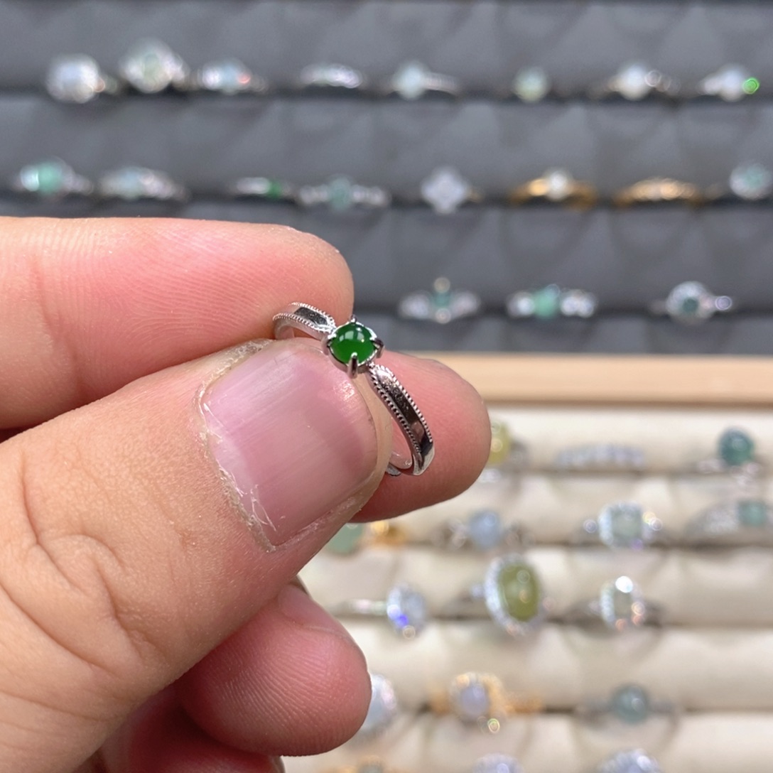 翡翠未镶嵌戒指翡翠