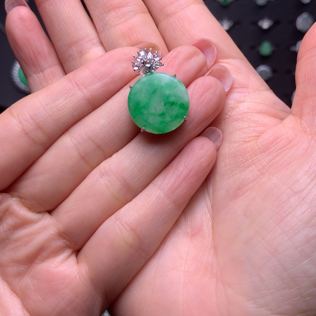 吊坠(赠链)银S925镶嵌翡翠1111111