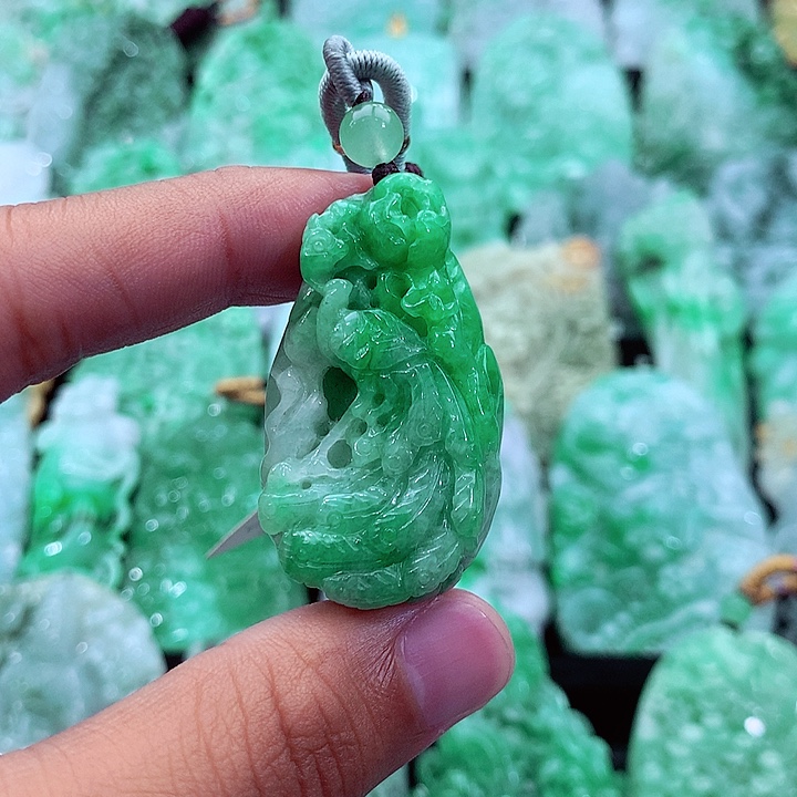 奶***哥翡翠未镶嵌吊坠(不含链)