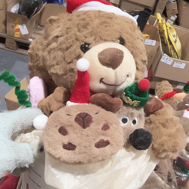 圣诞礼物小熊玩偶摆件。  