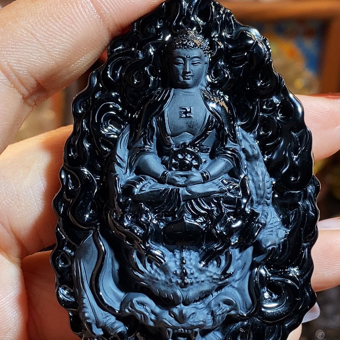 何***生未镶嵌颈饰水晶吊坠