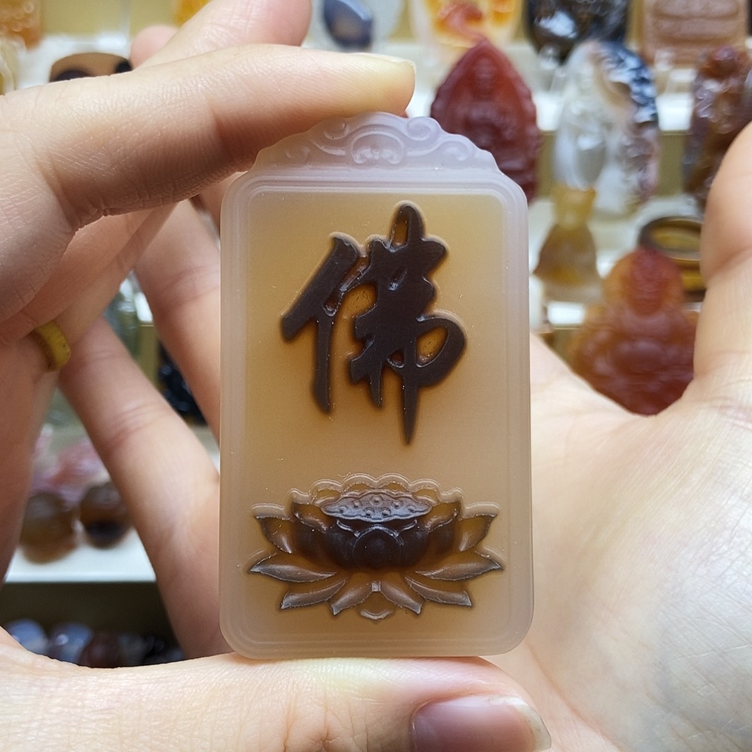 刘***宇玛瑙/玉髓未镶嵌颈饰