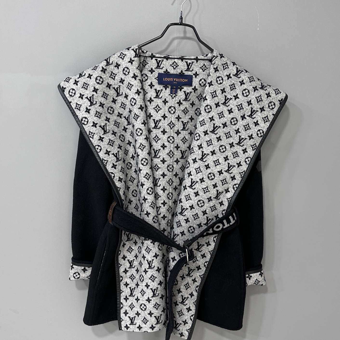 99新 LouisVuitton/路易威登 黑白老花满印浴袍大衣/36码/83267