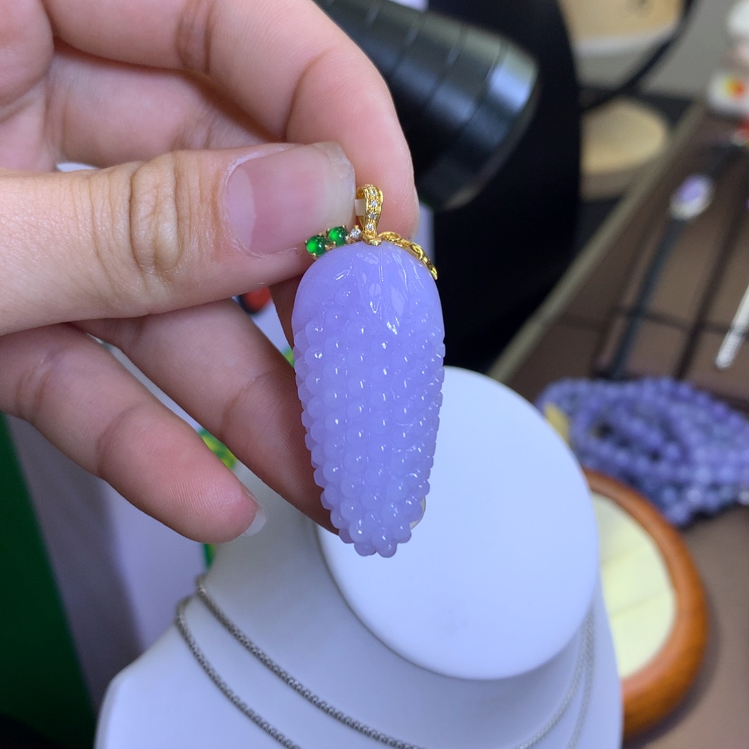 翡翠颈饰18K金镶嵌翡翠