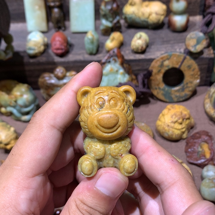未镶嵌岫岩河磨玉（透闪石质玉）把件