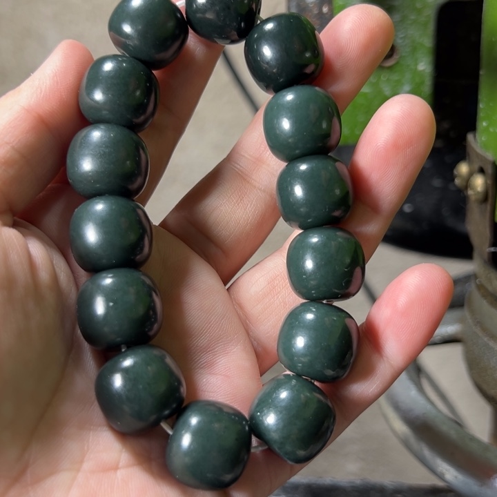 和田玉未镶嵌手串