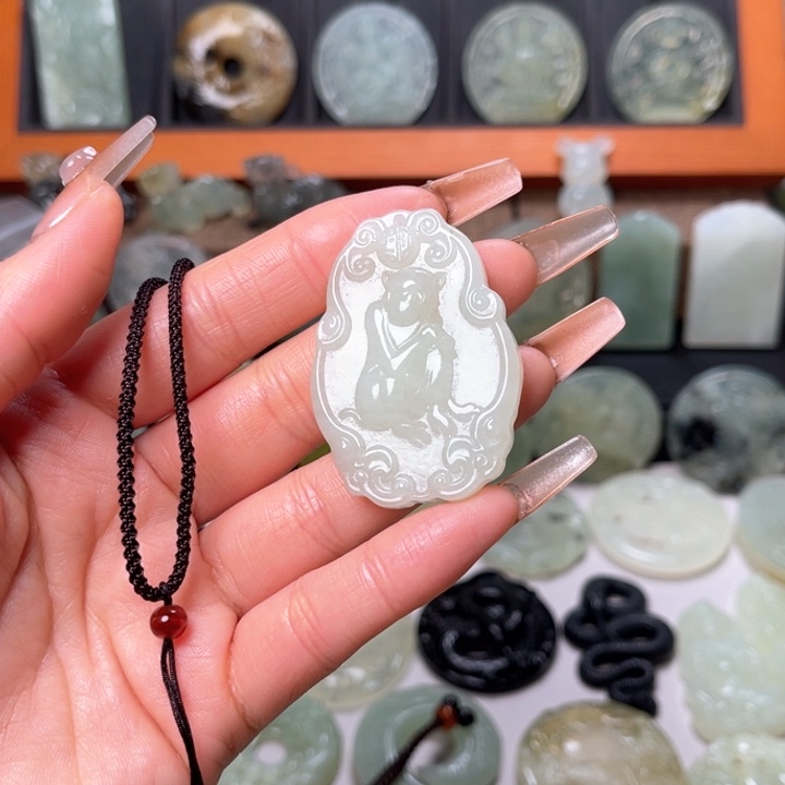 岫玉吊坠(赠链)未镶嵌李****8