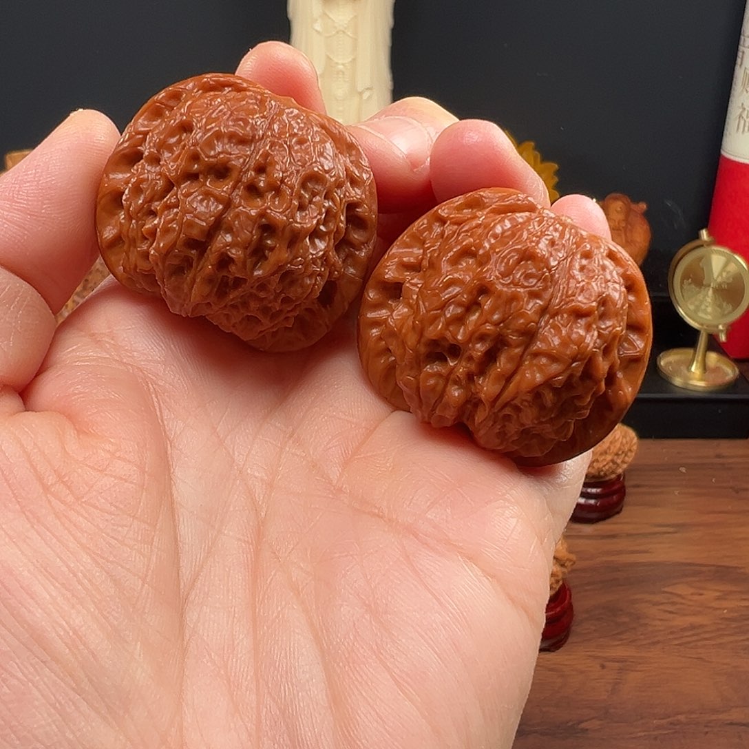 文玩核桃吊坠38血麒麟