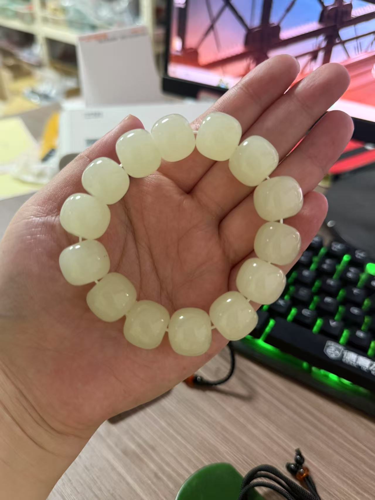 和田玉鸭蛋青手串