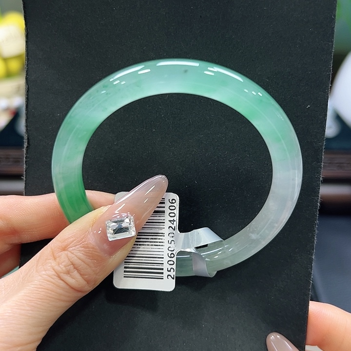 石英质玉（非洲翠）未镶嵌手镯57-58