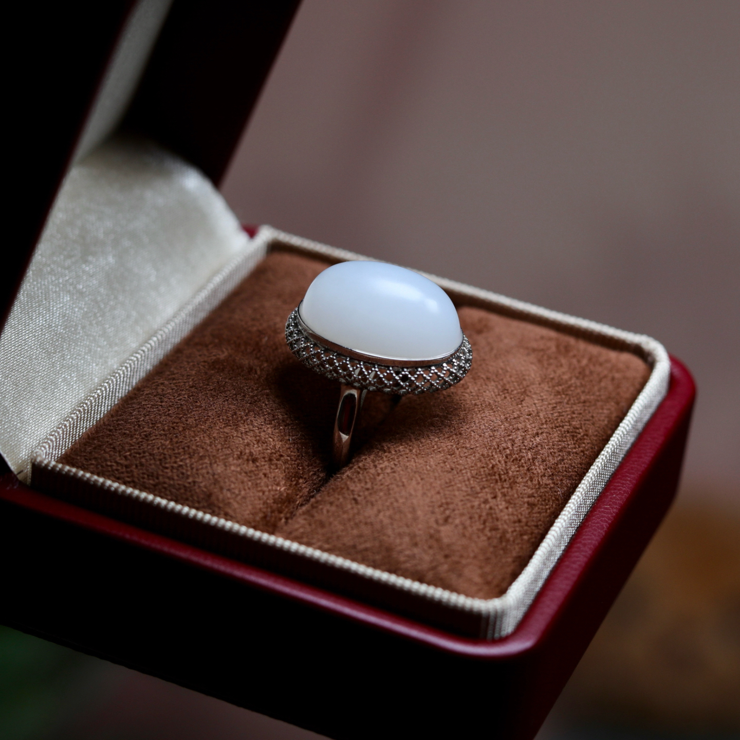 新品天然和田玉白玉蛋面戒指18k金镶嵌女款时尚简约玉石指环礼物