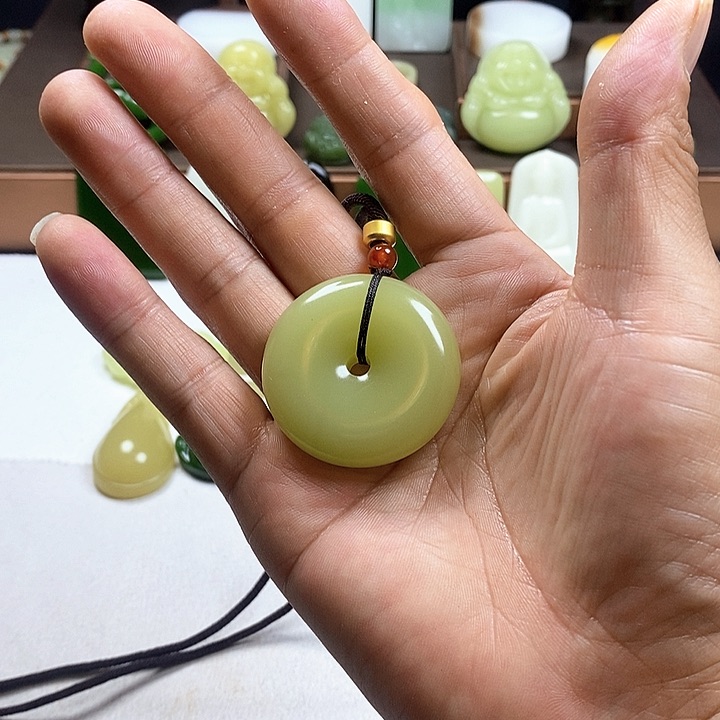 和田玉（糖玉）未镶嵌珠宝奇石