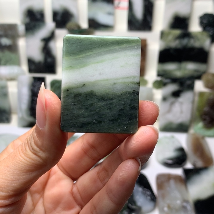 独山玉未镶嵌颈饰