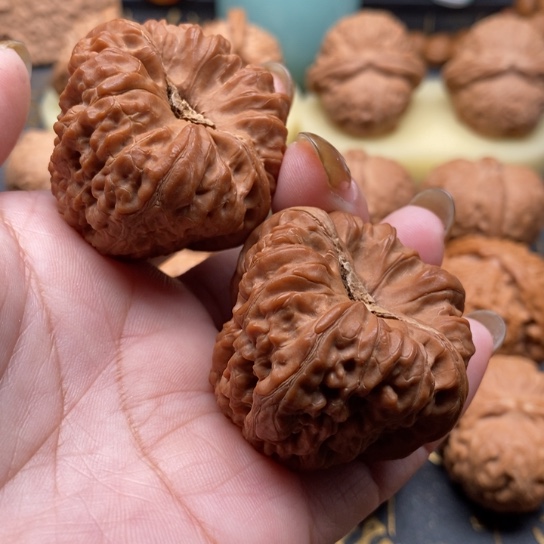 文玩核桃吊坠美***鸭凹底