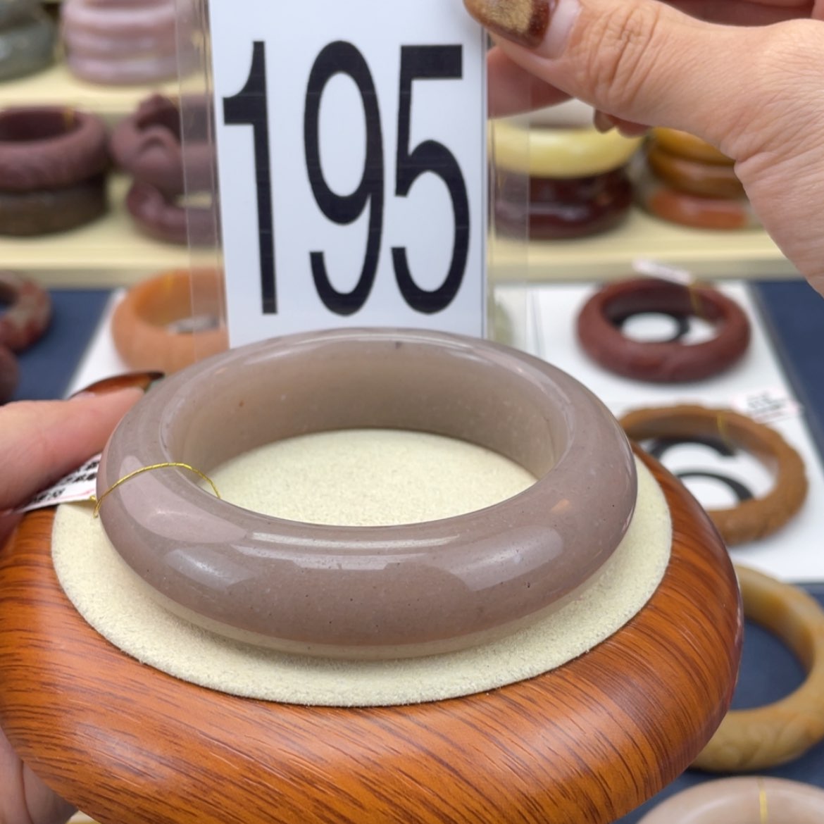 【闪购商品】石英质玉手镯未镶嵌