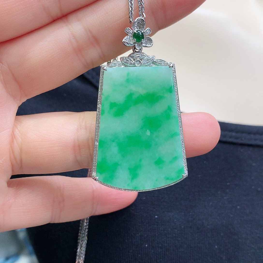 翡翠颈饰18K金镶嵌7****兰无事牌