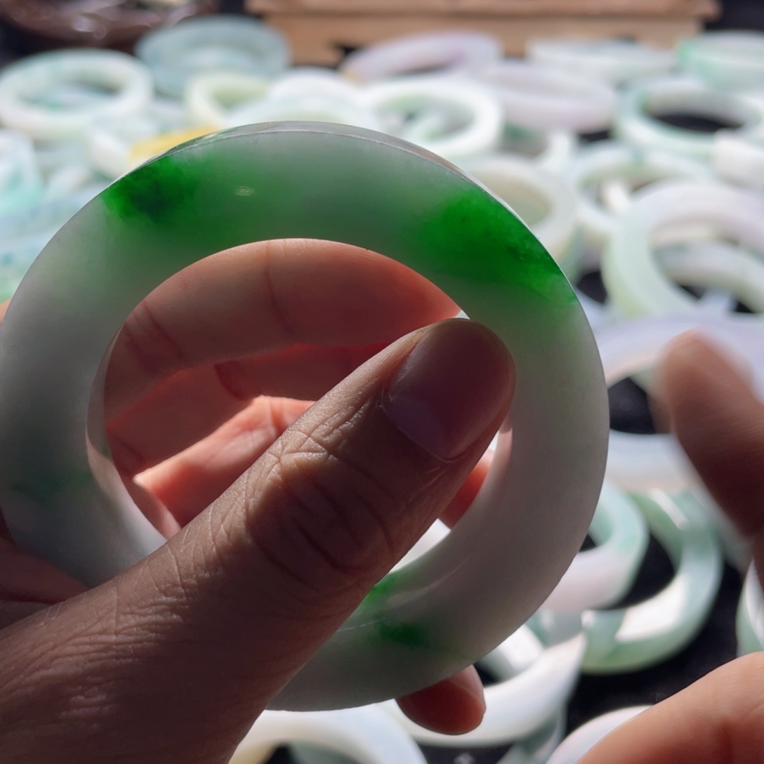 乐***乐定制翡翠手镯未镶嵌