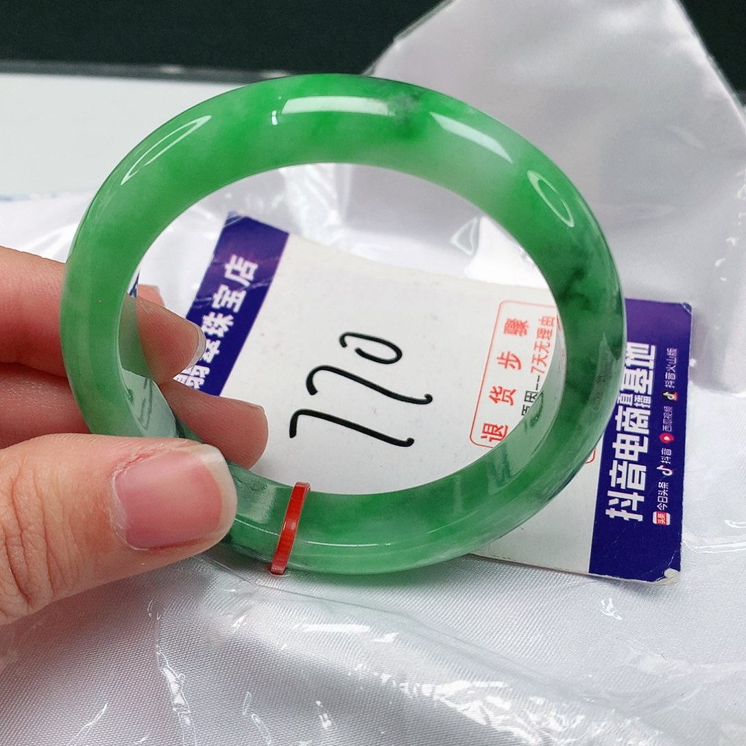 翡翠手镯未镶嵌翡翠