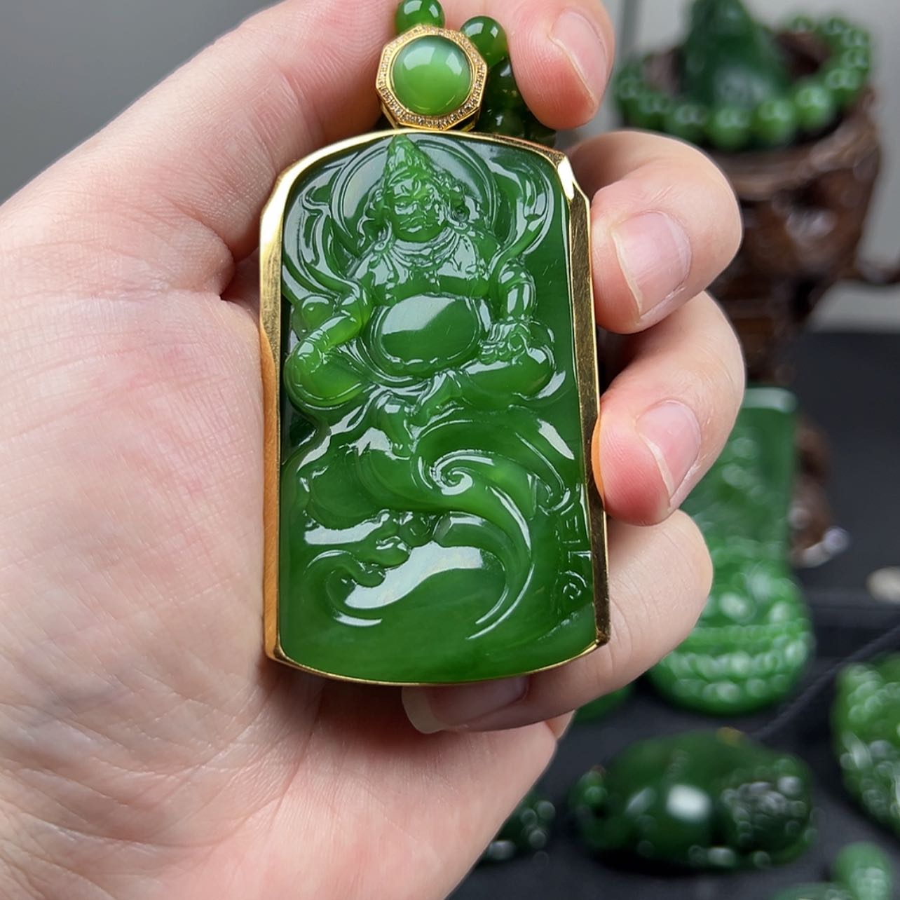 【闪购商品】颈饰18K金镶嵌和田玉（碧玉）优***生