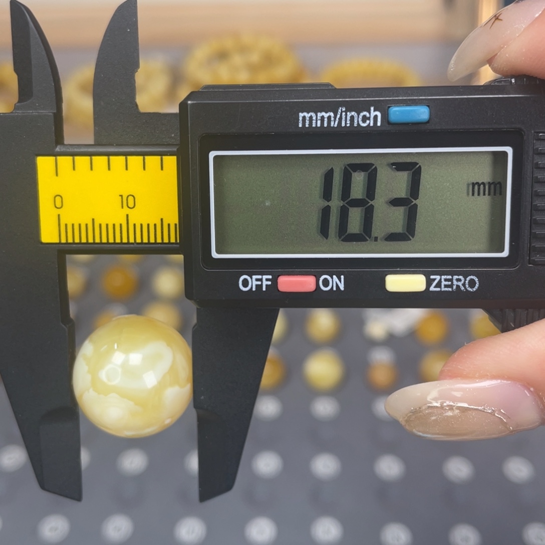 琥珀未镶嵌裸石134