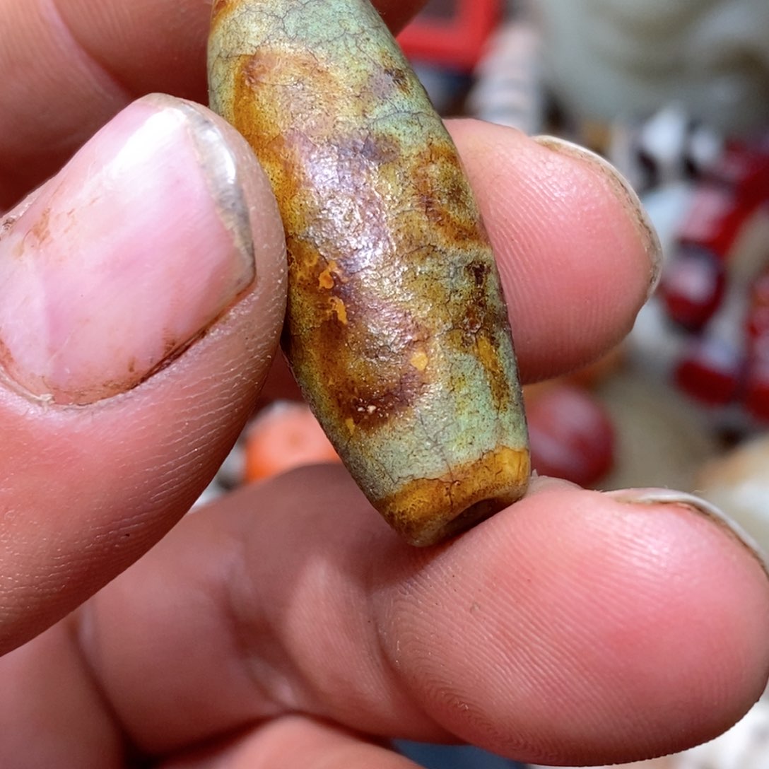 DIY琉璃珠子的颜色是蓝色和白色两