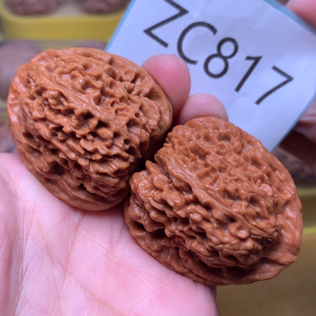 文玩核桃把件红皮炮弹南疆石39