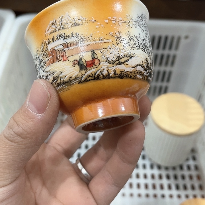 陶瓷茶具全部清清完回家过年