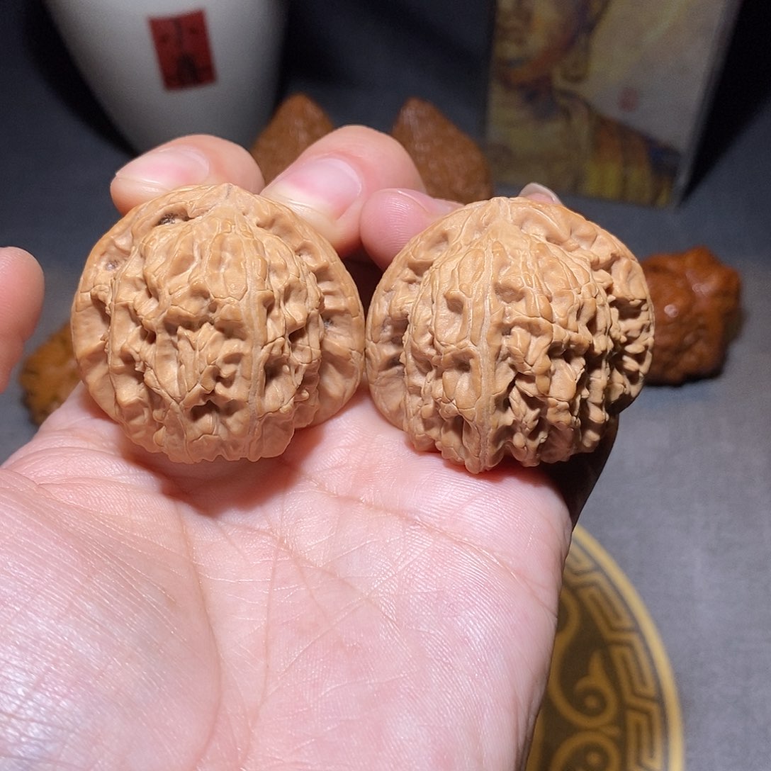 把件文玩核桃全品无修42尺延庆老树三角白狮子