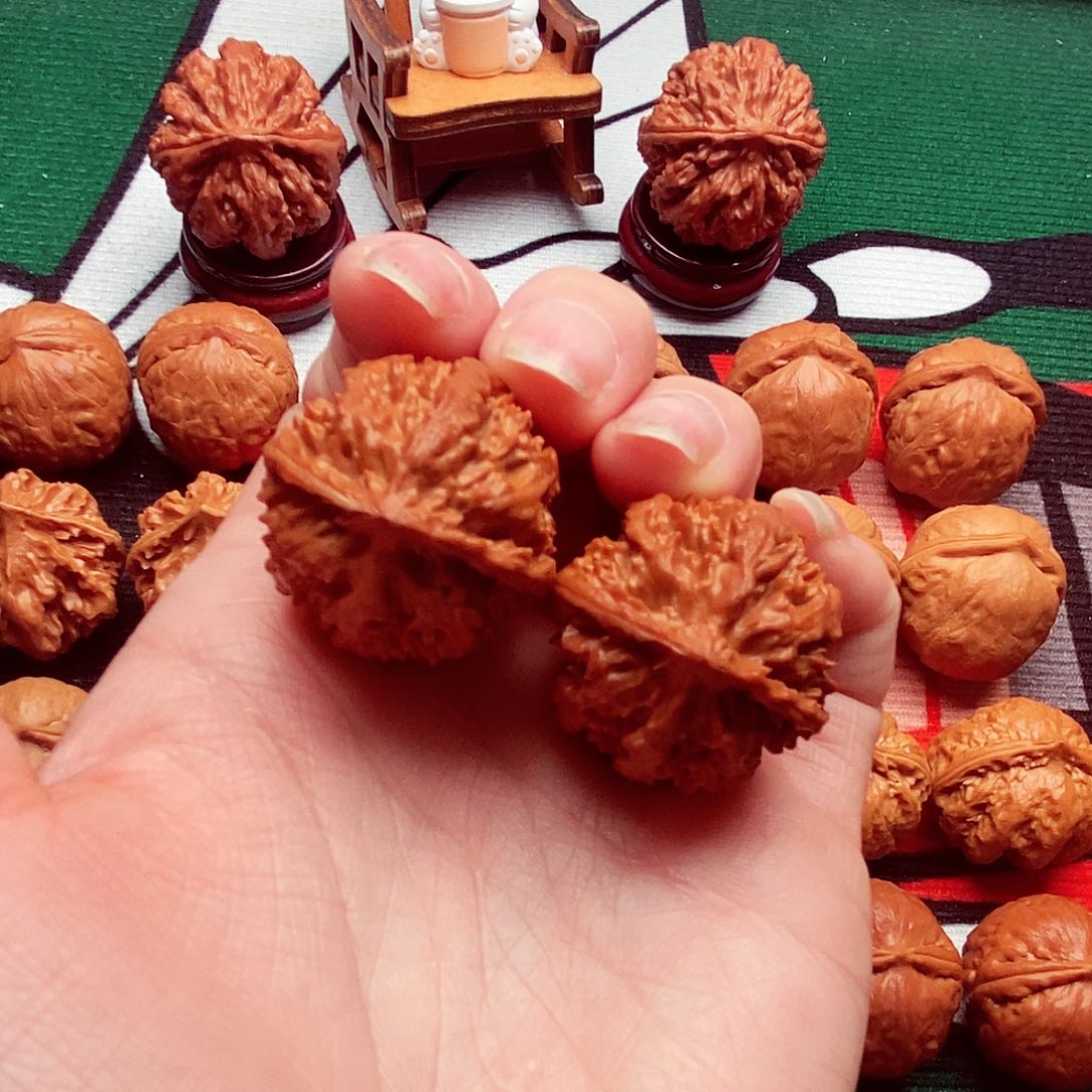 文玩核桃把件蚂蚁官帽