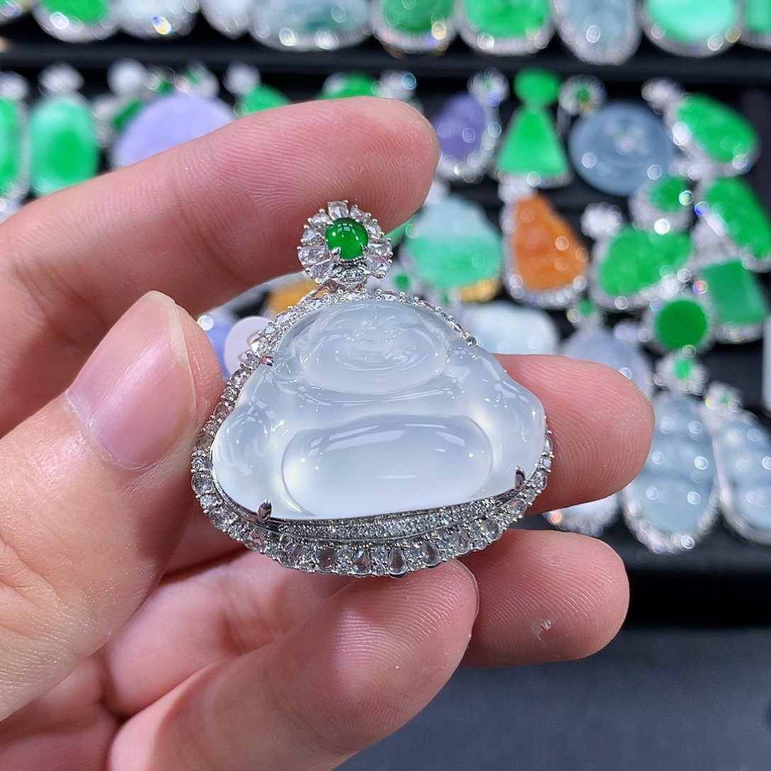 翡翠18K金镶嵌颈饰