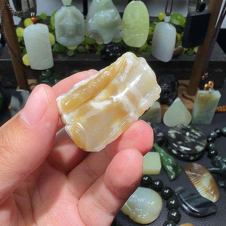 和田玉未镶嵌挂件