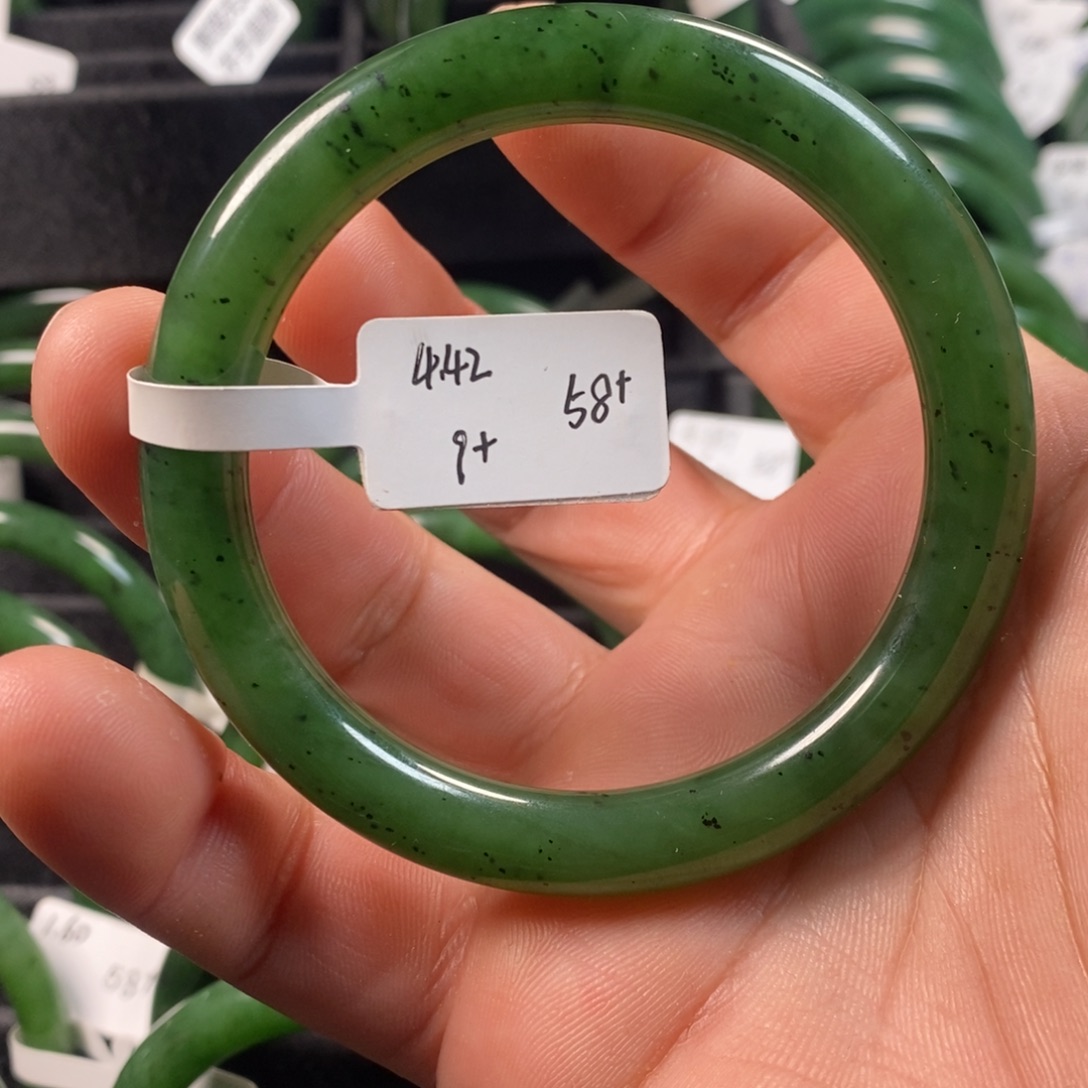 和田玉（碧玉）未镶嵌手镯